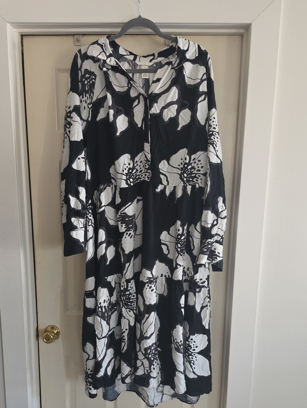 H&M Black and White Floral Long Sleeve Dress